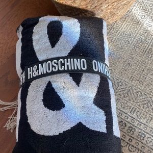 H&MOSCHINO TOWEL